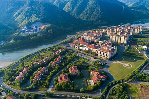 【来安吉泡汤-周末不加价】五钻★安吉君澜度假酒店-君澜石语汤池2日畅泡+早餐+淘气堡+萌宠乐园+亲子乐园畅玩