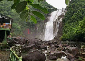 【住宿+门票】丰顺龙归寨瀑布酒店住一晚+2张景区门票+2人早餐