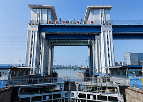 【酒店套餐】多人群可选丨宜昌馨岛国际酒店住宿1间+三峡大瀑布+两坝一峡两日游