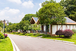 【酒店套餐】长沙光明松鼠谷度假独栋别墅住宿1晚+（2大1小）早餐+松鼠谷门票+免费停车