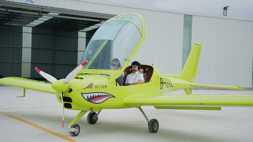 贵州安顺黄果树固定翼飞行体验【专业机长一带一飞行体验+360运动相机视频拍摄】