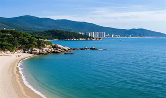 【私家团】惠州双月湾海龟湾+巽寮湾磨子石公园+乌斯怀亚沙滩+玫瑰礼堂一天游，深度打卡游两湾，深圳&东莞出发