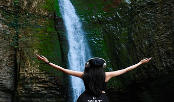 恩施鹿院坪一日游【8人内拼小团 看地缝奇观 跟当地人玩透小众景点】