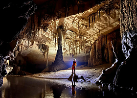 桂林阳朔燕子洞探洞半日游：打卡王一博同款探洞+桂林/阳朔/兴坪可接送+探洞装备+专业户外教练团队