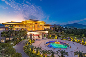 【酒店套餐】清远聚龙湾温泉度假酒店2天1晚+2大1小自助早餐+无限次温泉/可选购晚餐套餐+泳池+儿童乐园+鱼疗