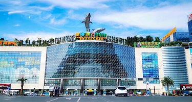 【酒店套餐】凯里亚德酒店（成都双流机场万达店）1晚+海滨城浩海立方海洋公园单次票（可选人群）