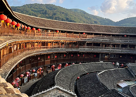 厦门出发云水谣、永定土楼王、田螺坑、初溪土楼任选2景区包车一日游