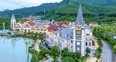 佛山高明美的鹭湖森林度假区·岭南花园精品酒店2天1晚含自助早餐/晚餐/半山汤谷/水世界/盈香心动乐园/越野车