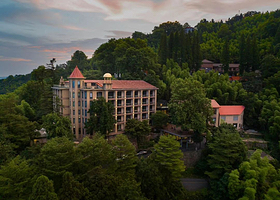 【莫干山风景名胜区内】五钻★莫干山天籁之梦日出度假酒店★含门票含早+可开车上山（日出云海观景好视角酒店）