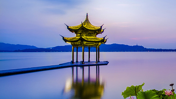 杭州西湖+西湖游船+灵隐寺+西溪国家湿地公园一日游【私家团·独立成团·单独车导·当地导游·上门接送·包车游】