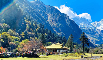 迪庆雨崩村+梅里雪山观景台+金沙江大拐弯四日游【徒步雨崩神瀑线4天3晚深度纯玩徒步雨崩村】