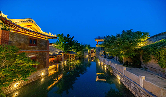 【景区自营酒店】住宿1晚+早餐+清照泉城·明水古城国际泉水旅游度假区2张门票+半程船票（部分套餐包含）+游览车