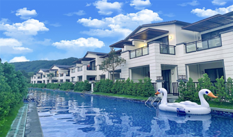 【酒店套餐】韶关丹霞丰源温泉酒店，含2大1小早餐+无限次硫磺&苏打温泉+超长泳道+泳池+网红玻璃船+彩虹滑道券