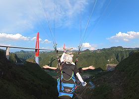 贵阳龙里河大桥滑翔伞体验【专业教练一带一飞行体验】