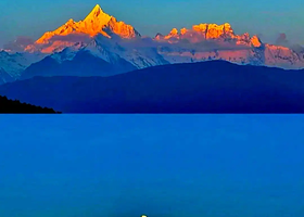 梅里雪山国家公园+飞来寺+雾浓顶观景台+白马雪山+纳帕海(依拉草原)一日游