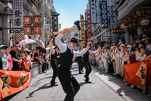 【官方热卖】建业电影小镇2日畅玩门票（含穿越德化街）+电影小镇客栈1晚（景点内），可订只有河南·戏剧幻城套餐