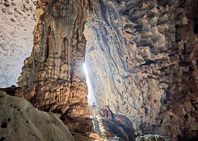 桂林阳朔秘境户外运动项目【钻地下溶洞、溯溪玩桨板，解锁喀斯特秘境新体验】
