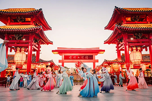 【周末不加价】开封北站博物馆亚朵酒店1晚或2晚+万岁山武侠城/清明上河园/《大宋东京梦华》演出，含车站景点接送