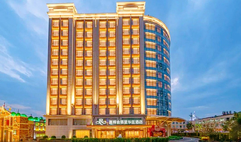 【错峰出游周末不加价】东莞龙凤山庄嘉辉会丽呈华廷酒店+龙凤山庄多次入园（打铁花+灯光秀）+可升级自助晚餐套餐