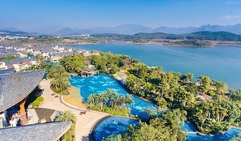 【暖心火锅套餐】清远英德宝墩湖湖山温泉度假村2天1晚+双人早餐+双人温泉+双人网红泳道+康体娱乐+可选双人晚餐