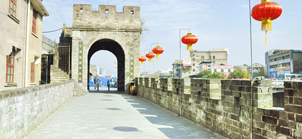 长汀古城墙一日游【夜游长汀古城+店头街+长汀县博物馆+瞿秋白的就义地+汀州文庙  漳州出发】