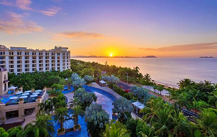 【酒店套餐】三亚湾皇冠假日度假酒店皇冠豪华海景房2晚+双早+旅拍+机场/免税店穿梭巴士