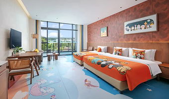 【酒店套餐 】婺女洲度假区财神岛亲子房★门票3张+遇见婺源演出票3张+游船票3张+打铁花+射箭+早餐=免费停车