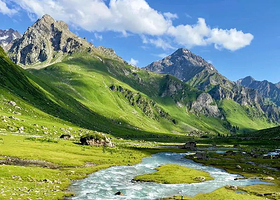 赛里木湖+果子沟+霍尔果斯国门景区+那拉提旅游风景区四日游【单动单卧】