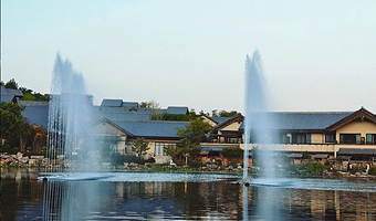 黄冈东山问梅村/袁夫稻田/五祖寺+黄梅宴一日游【沉浸式黄梅戏非遗剧场】