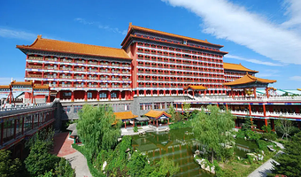 【位于景区内】尼雅皇家酒店（香河一城大明幻境景区店）2天1晚+双人早餐+三人大明幻境第一城无限次入园+非遗观演