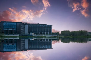 茅山温泉假日度假酒店1晚+双早+茅山景区门票2张/茅山东方盐湖城门票2张 或双人茅山望悠谷门票/道温泉门票