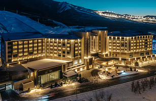 【阿那亚崇礼拾雪川滑雪场★滑进滑出】5钻★崇礼万怡酒店+自助双早+免费接驳+滑雪缆车+无限次热泡池