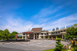 【云上草原滑雪场2日2次票2张】+五钻★杭州陆羽君澜度假酒店（距离滑雪场约26公里）