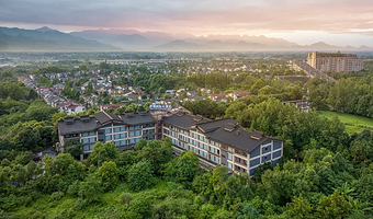 【酒店套餐】都江堰青源国际大酒店2天1晚+双人自助早餐+双人成都热雪奇迹3小时滑雪+青城汤池不限次畅泡