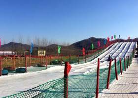 【外地客游泰安专享礼遇】徂徕山滑雪场1日门票+泰山蓝海御华大饭店/富力万达嘉华酒店1晚|五钻酒店