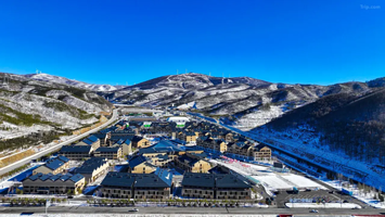 【酒店套餐】滑雪季-雪如意滑雪场畅滑1-2天无限进出门票+睿景/维景酒店任选入住+可选雪具