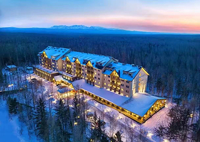 【酒店套餐】长白山逸林希尔顿+双人滑雪+双人早餐+双人温泉+VIP通道+高铁站接送