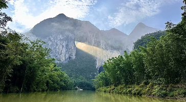 安顺紫云格凸河风景名胜区一日游【门票+游船+观光车+蜘蛛人表演+保险】