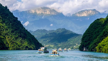 乌江画廊+蚩尤九黎城+龚滩古镇乌江画廊一日游【赠送船票/纯玩/可选2-8人小团/含特色午餐/专业导游】