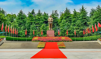 毛泽东故居+刘少奇故里+毛泽东广场+滴水洞一日游【2-15人纯玩小团 赠送合影照片. 像章】