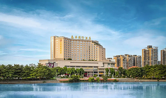 【周末不加价】东莞南华国际酒店+双人自助早餐+豪华海鲜自助晚餐/下午茶/东莞海立方环游城多套餐可订，享空中花园