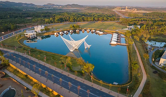 【酒店套餐】唯美度假区水上船屋民宿1晚+2大1小早餐+温泉水乐园/国际大马戏/动物世界/围炉煮茶