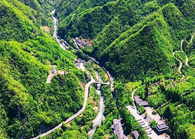 三峡大坝旅游区+交运两坝一峡游船+神农架风景区+神农架中和国际滑雪场+神农架国际滑雪场五日游【2-15人团】