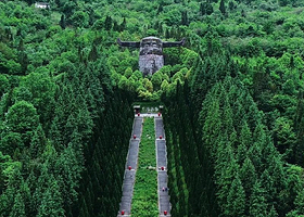 神农顶风景区+神农架中和国际滑雪场+神农架国际滑雪场+天生桥+官门山+神农祭坛五日游【15人纯玩团/接送站】