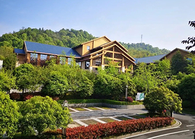 【酒店套餐】宁乡灰汤华天城温泉度假酒店住宿+2大1小早餐+温泉