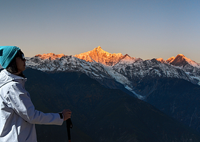 香格里拉+梅里雪山+孔雀山垭口二日游【飞来寺+雾浓顶+白马雪山垭口-看日出+徒步-8人纯玩小团】