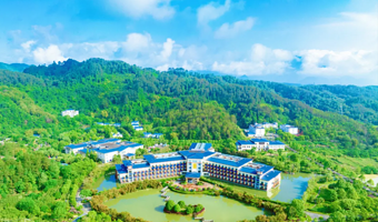 韶关乳源丽宫国际温泉酒店+营养美味自助早餐+双人云门寺祈福门票+云瑶谷森林温泉无限次浸泡