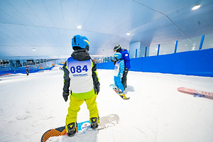 【酒店套餐】昆明云安会都酒店(融创滇池后海店)1晚+双人昆明热雪奇迹娱雪/滑雪套餐+早餐+泡池