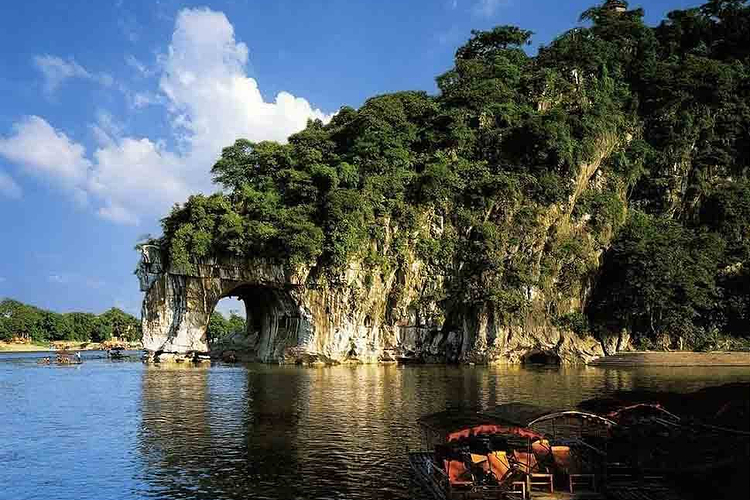 象鼻山旅游