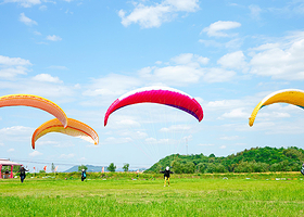 福州罗源湾腾川滑翔伞飞行基地一日游【滑翔伞体验/600米海景滑翔/专业教练】